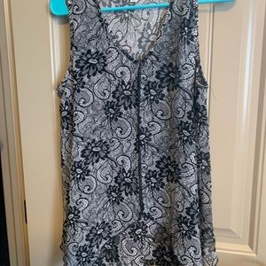 Black sleeveless woman’s top